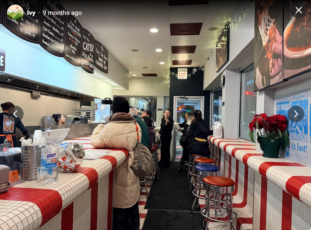 Birrieria Zaragoza Uptown interior